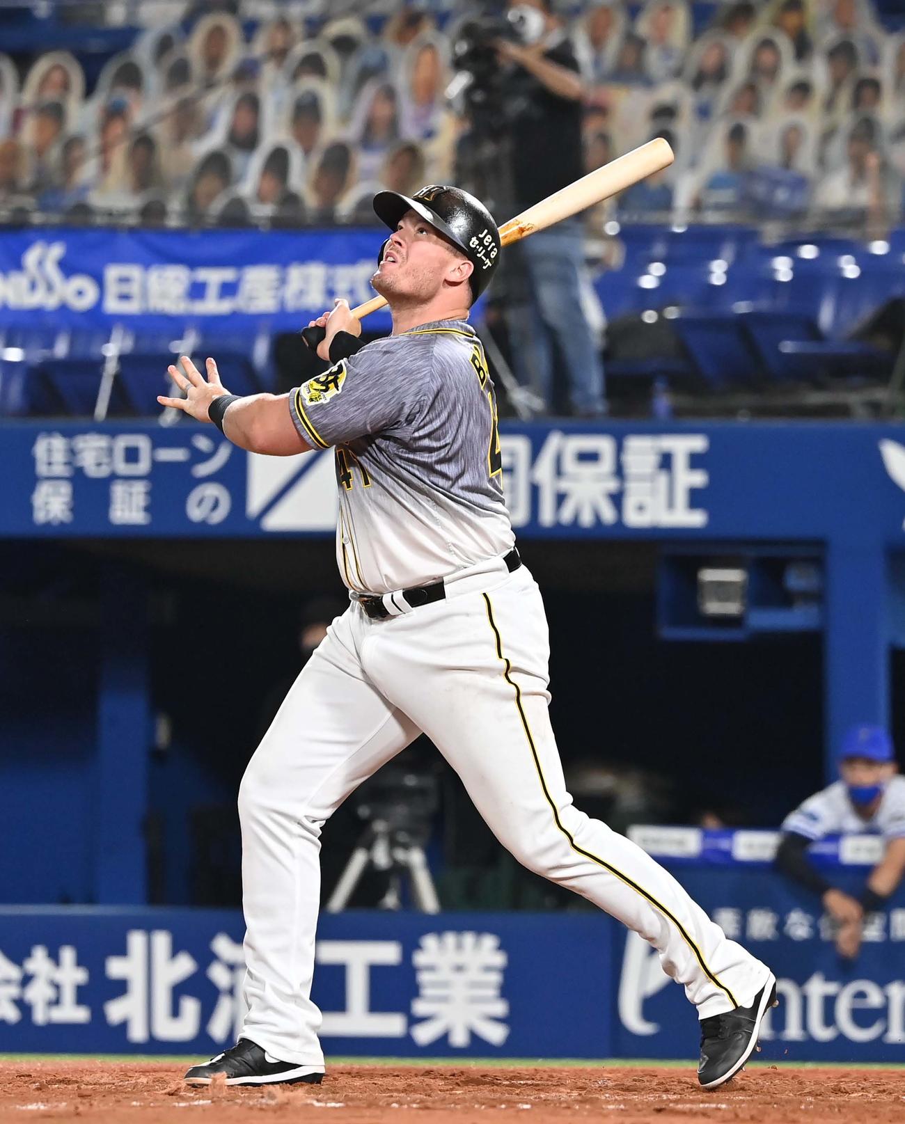 DeNA対阪神　9回表阪神2死一塁、代打で登場するも左飛に倒れるジャスティン・ボーア（撮影・上田博志）