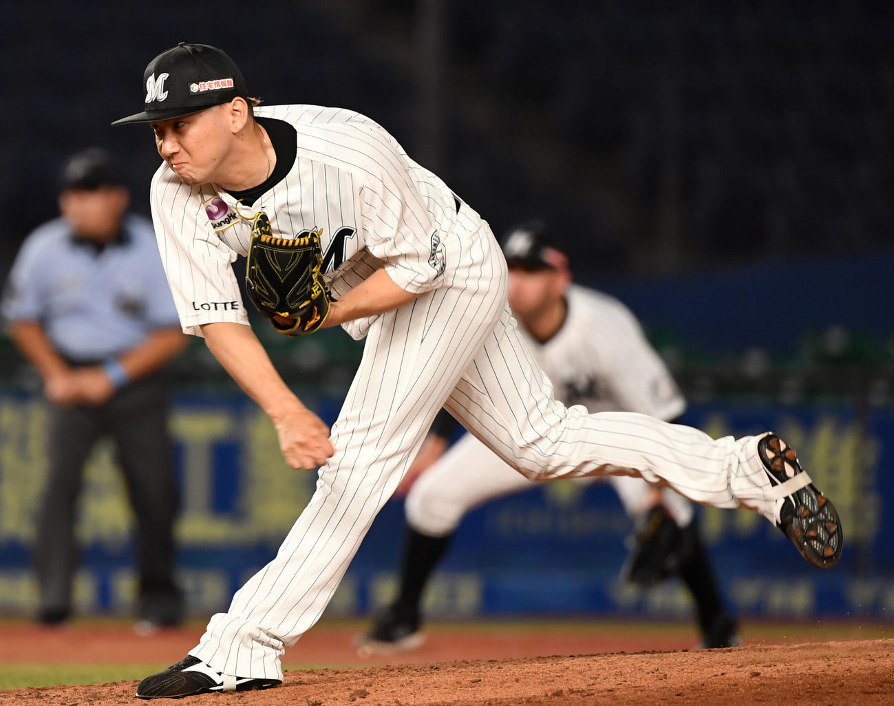 ロッテ対オリックス　7回表から登板したロッテ小野（撮影・横山健太）