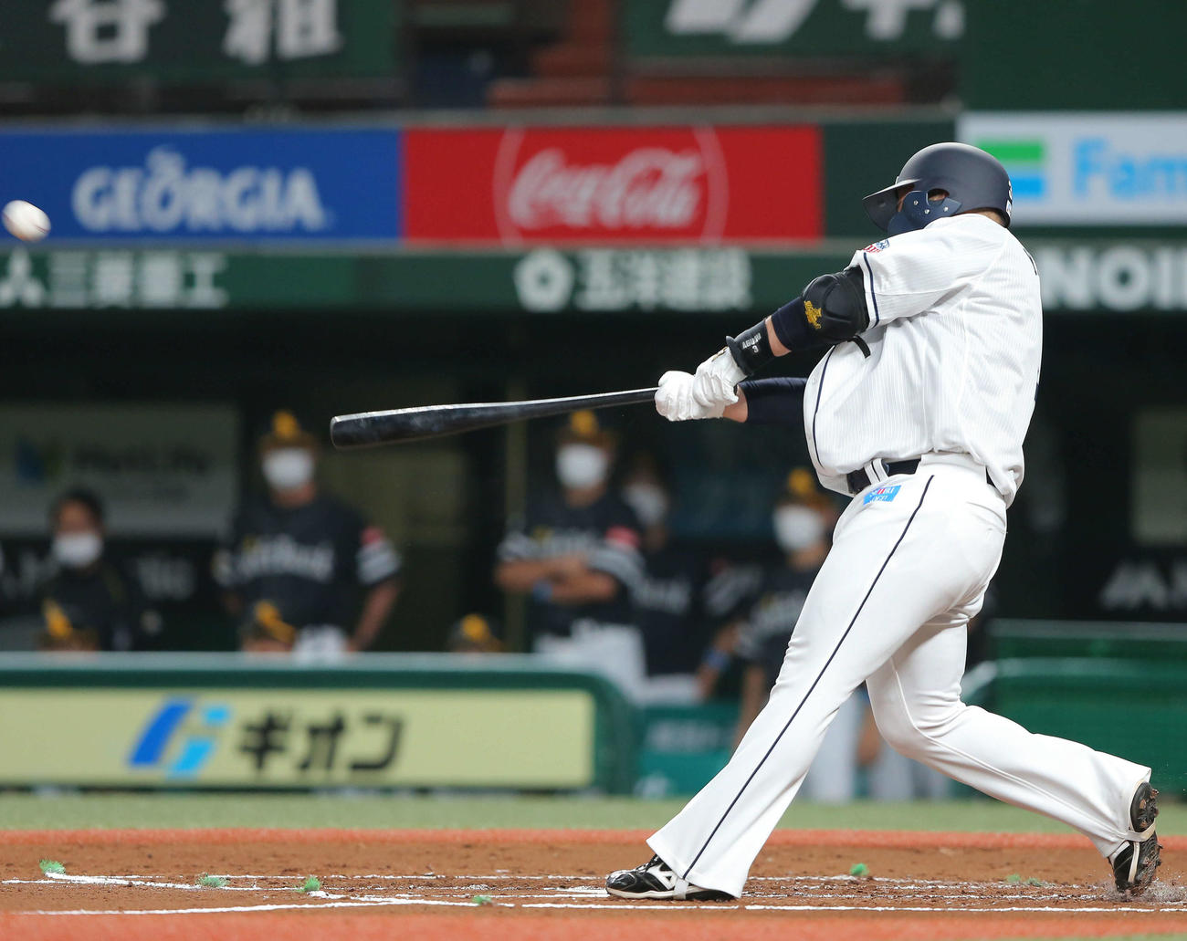 西武対ソフトバンク　1回裏西武2死三塁、左中間へ先制2点本塁打を放つ山川（撮影・河田真司）