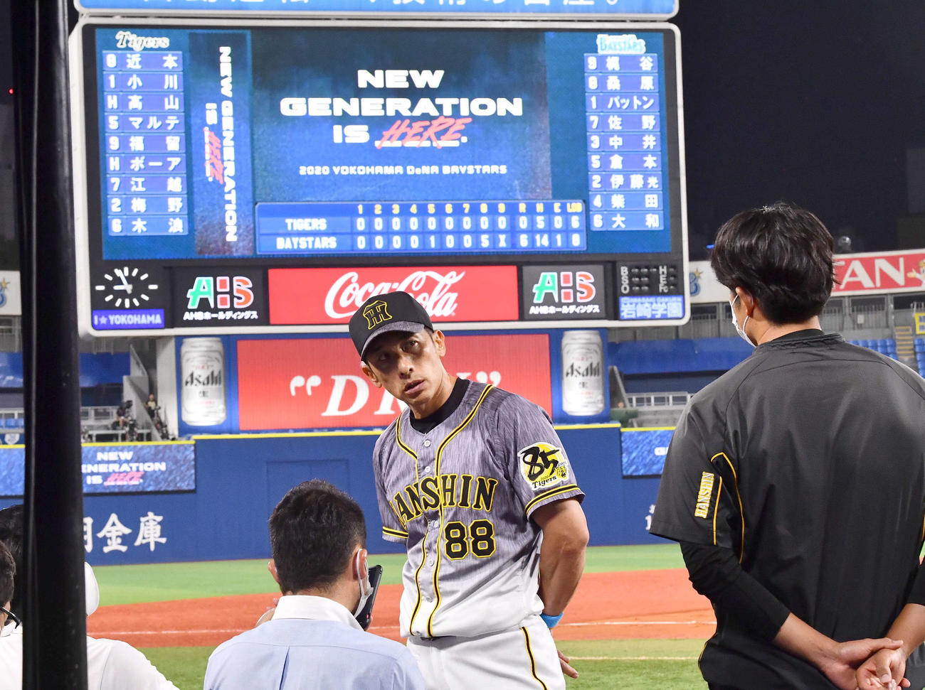 DeNA対阪神　DeNAに完封負けし、インタビューに答える阪神矢野監督（撮影・上田博志）