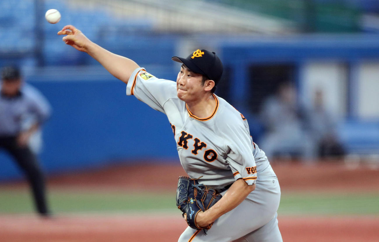 ヤクルト対巨人　巨人先発の菅野（撮影・狩俣裕三）