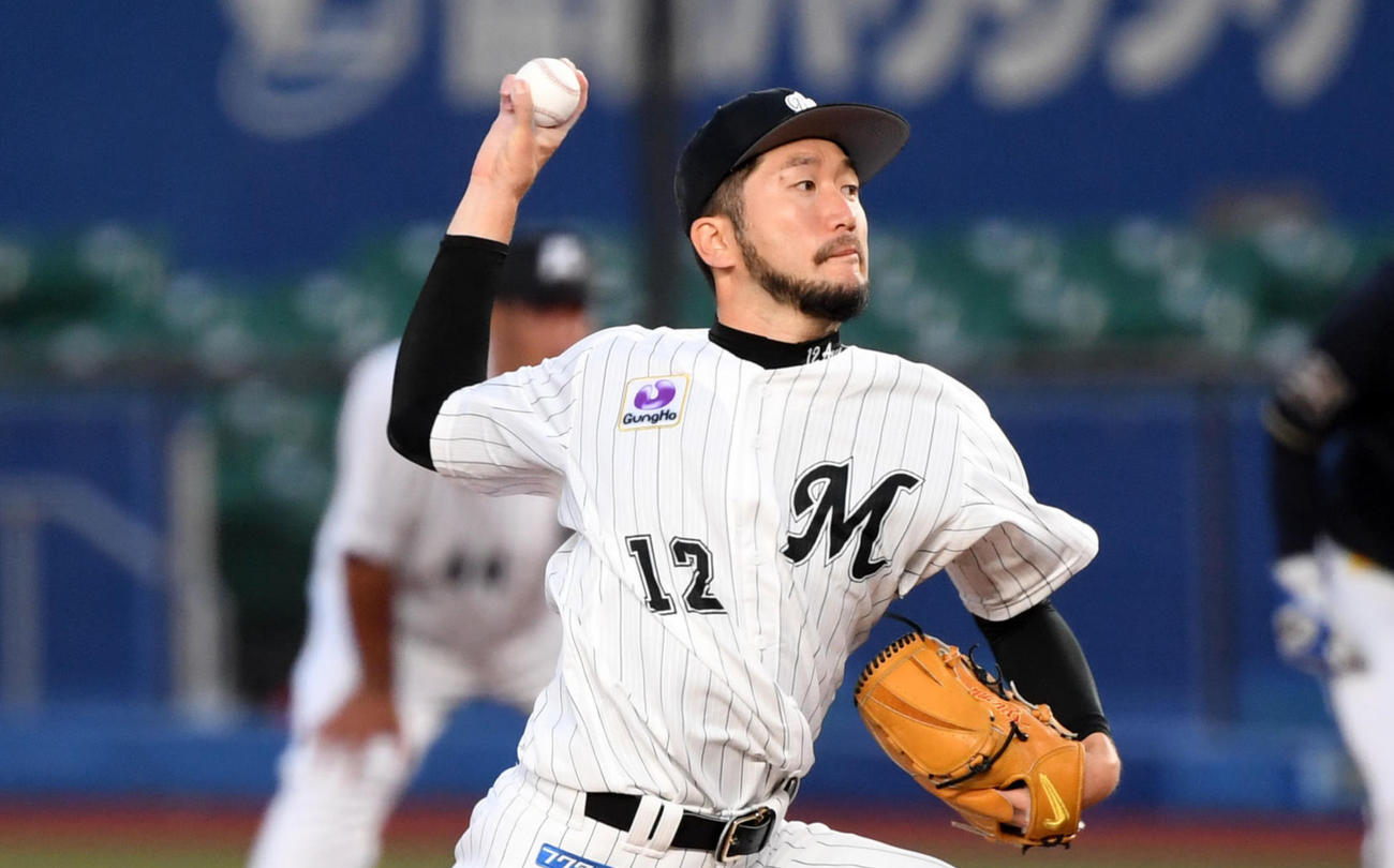 ロッテ対オリックス　力投するロッテ先発の石川（撮影・横山健太）