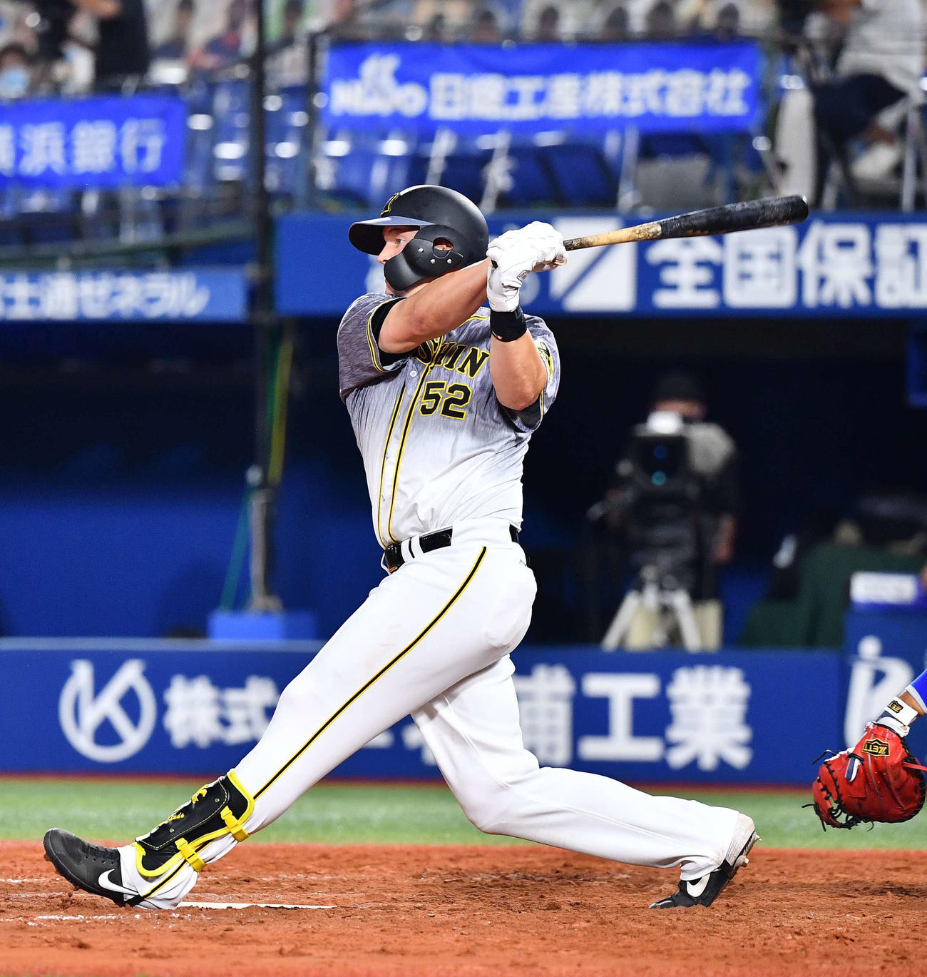 DeNA対阪神　9回表阪神2死一、二塁、サンズは左越え逆転3点本塁打を放つ（撮影・上田博志）