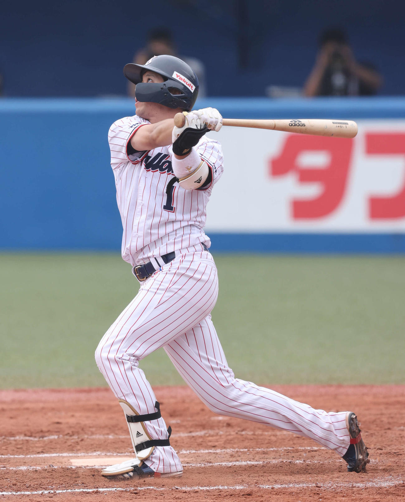 ヤクルト対巨人　6回裏ヤクルト1死満塁、左越え満塁本塁打を放つ山田哲（撮影・河野匠）