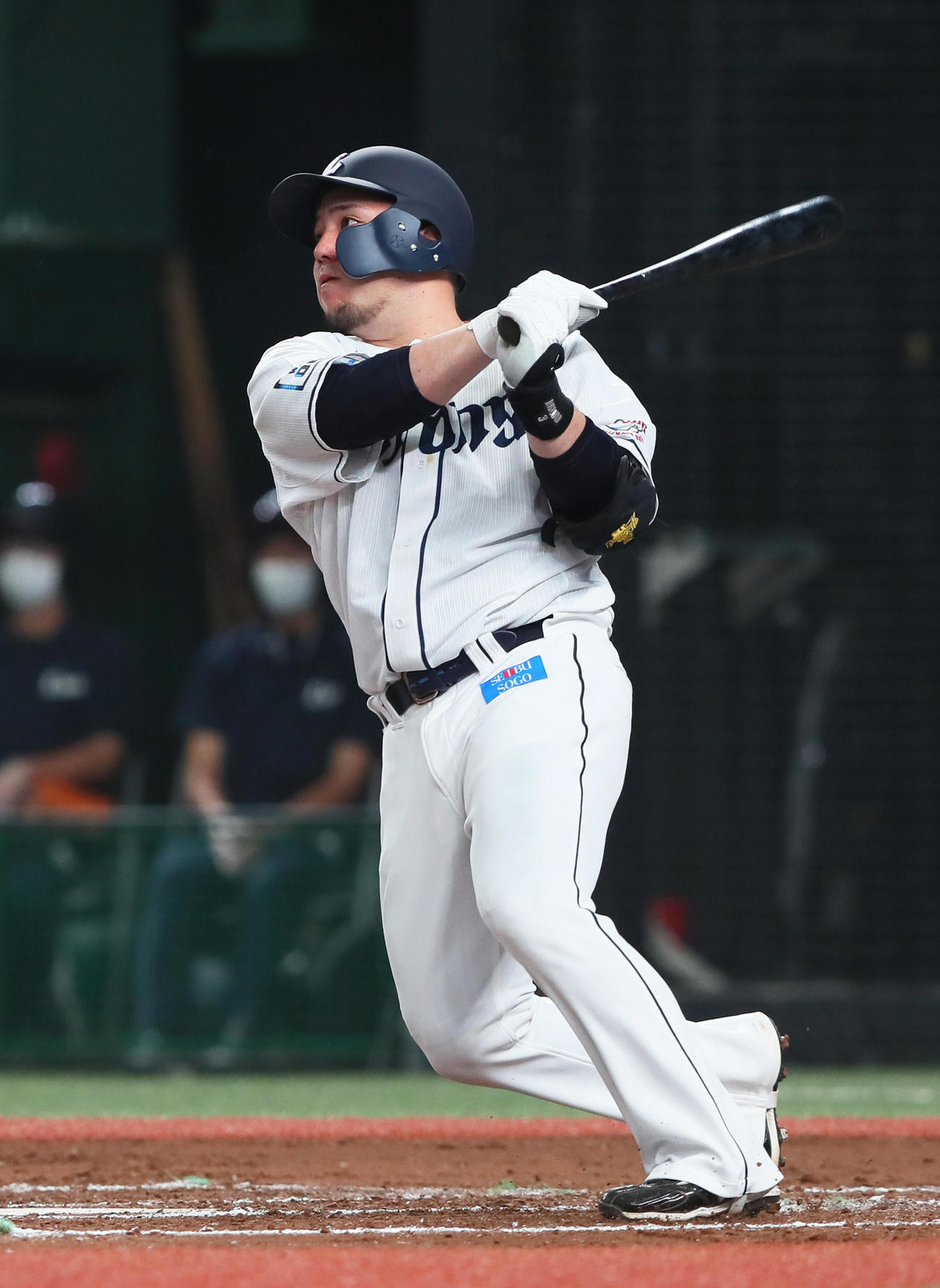 西武対ソフトバンク　7回裏西武2死一、三塁、山川は中越えに逆転3点本塁打を放つ（撮影・足立雅史）