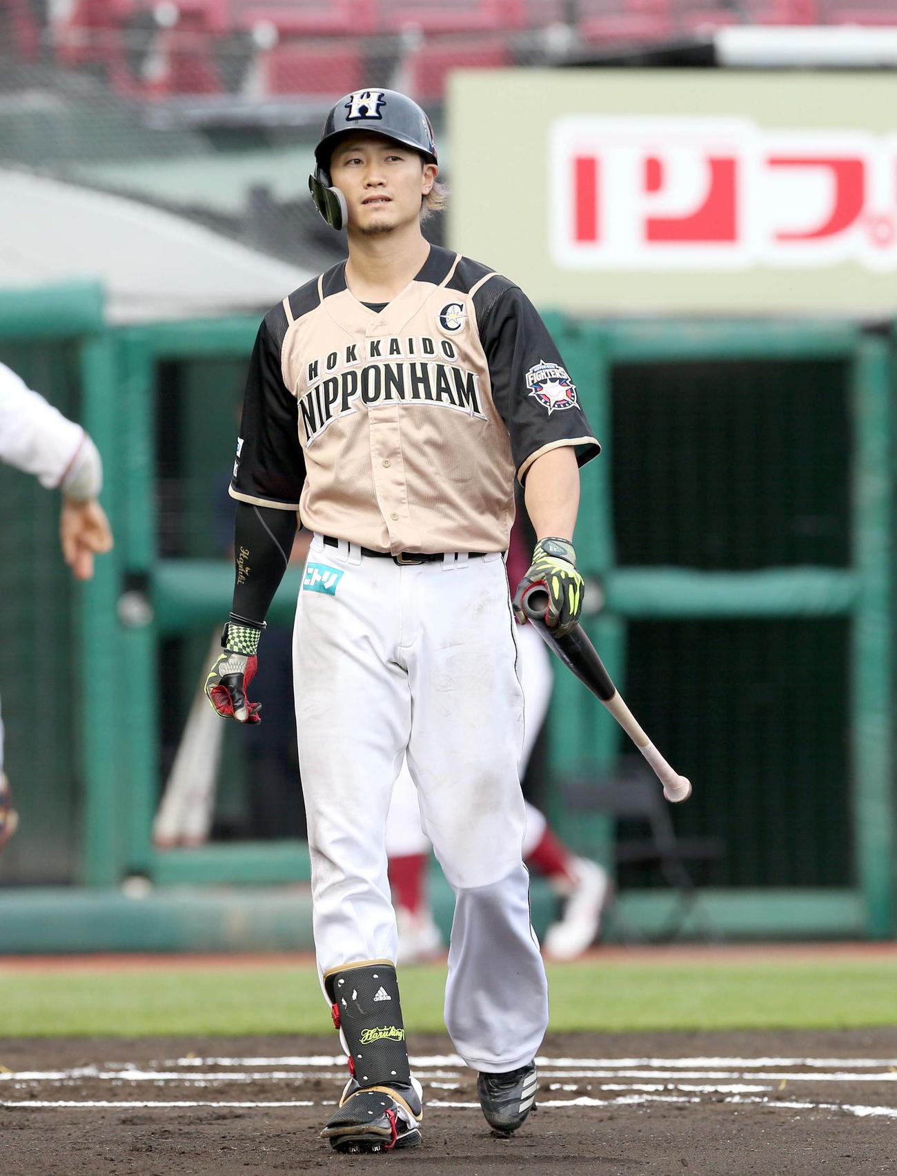 楽天対日本ハム　6回表日本ハム2死、西川は三振に終わる（撮影・佐藤翔太）