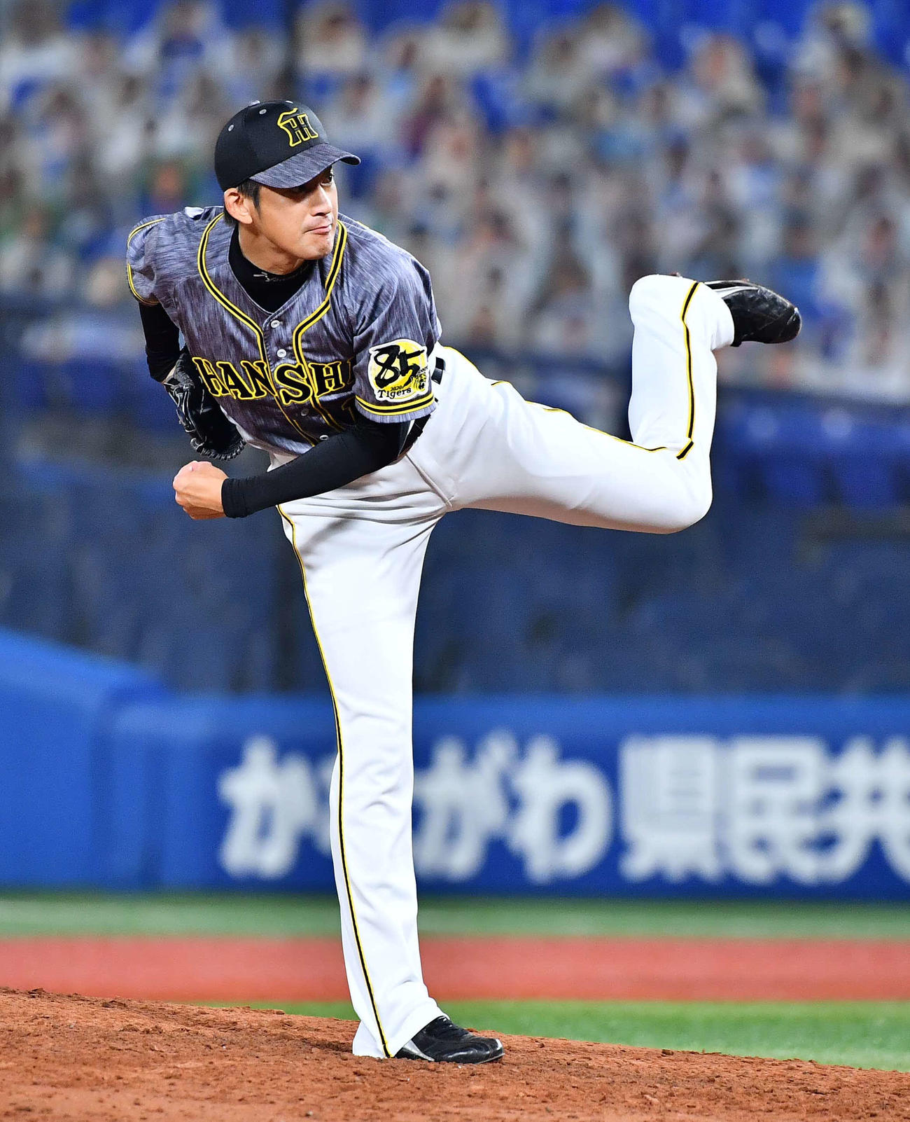 DeNA対阪神　阪神2番手で登板する能見篤史（撮影・上田博志）