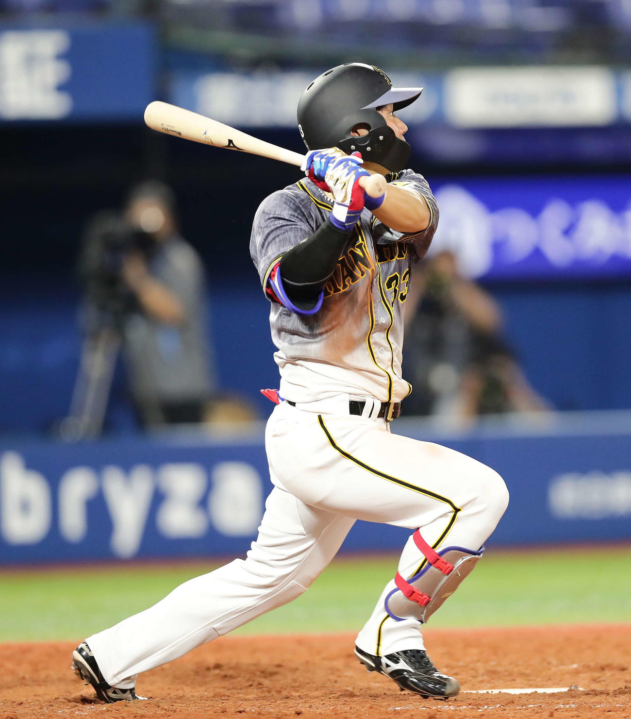 DeNA対阪神　5回表阪神1死二塁、糸原は左前適時打を放つ（撮影・丹羽敏通）
