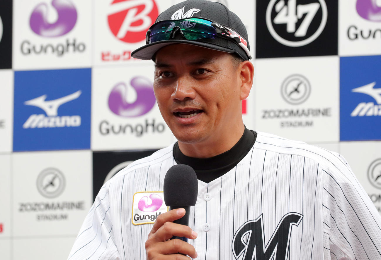 ロッテ対オリックス　オリックスにサヨナラ勝ちしインタビューに答えるロッテ井口監督（撮影・垰建太）