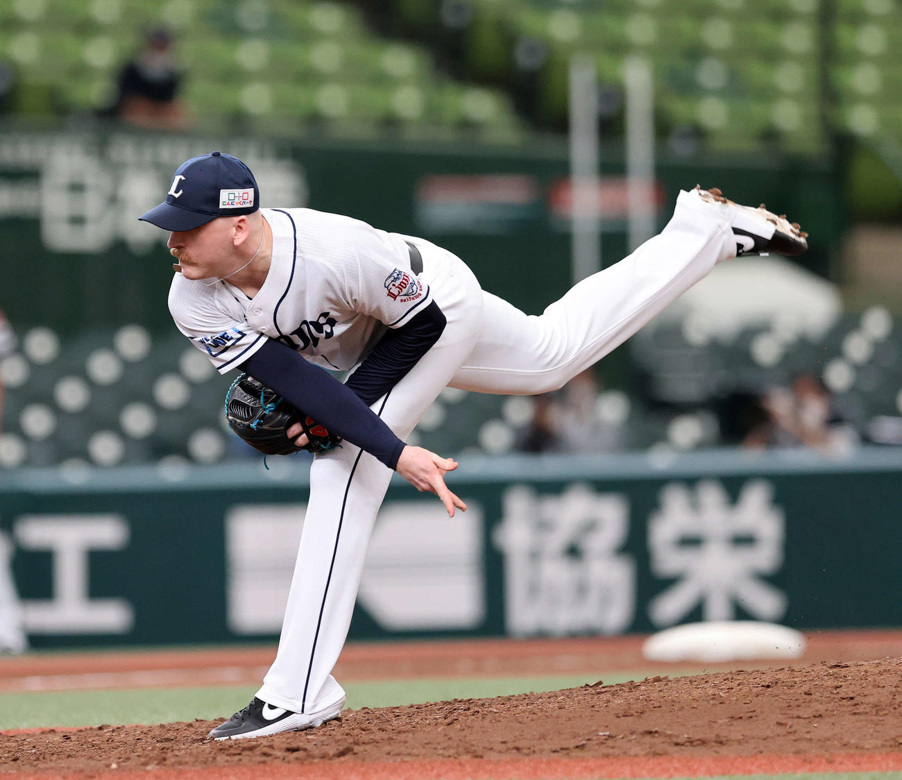 西武対ソフトバンク　3番手で力投する西武ギャレット（撮影・鈴木正人）