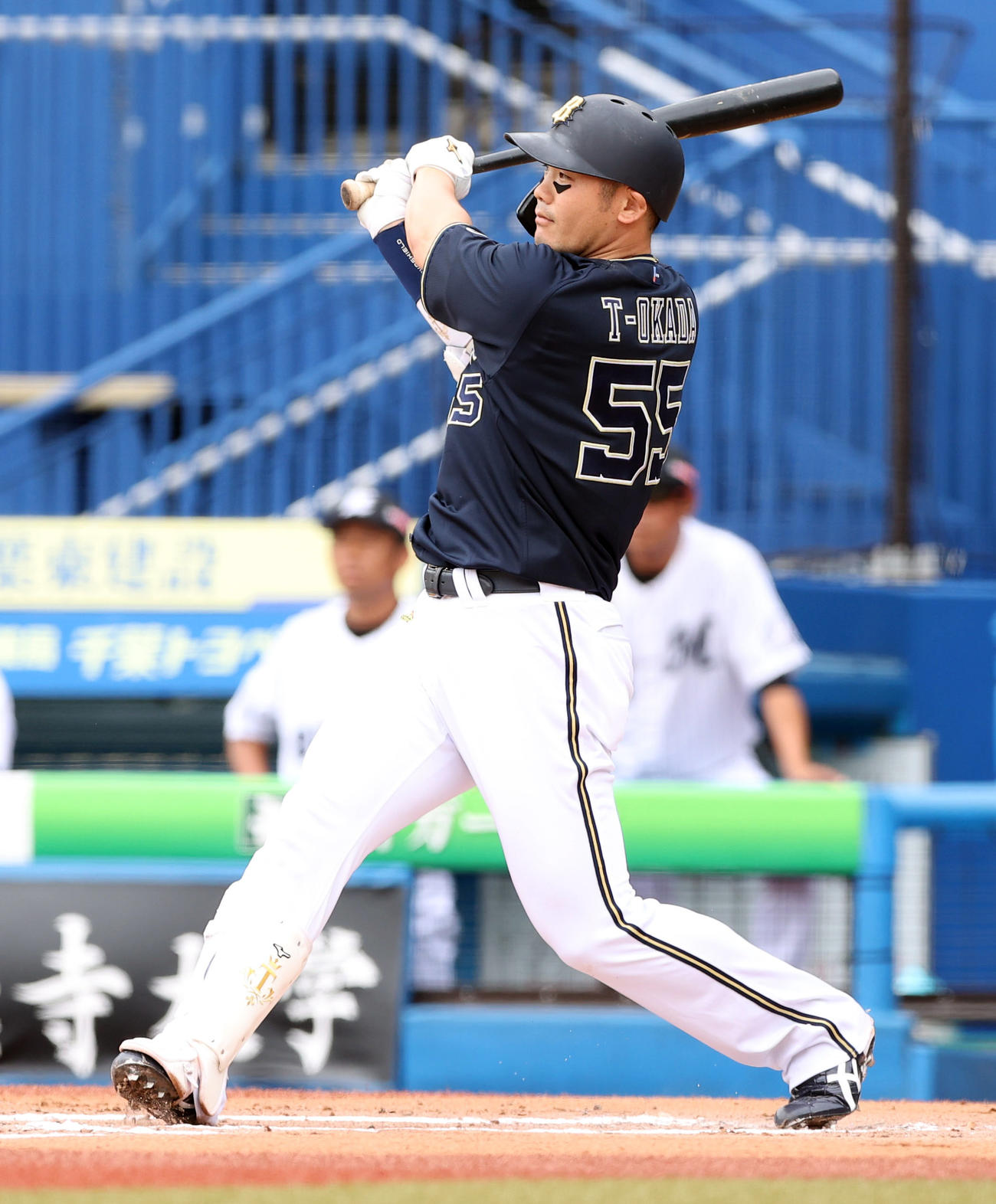 ロッテ対オリックス　1回表オリックス2死一塁、2点本塁打を放つT－岡田（撮影・垰建太）