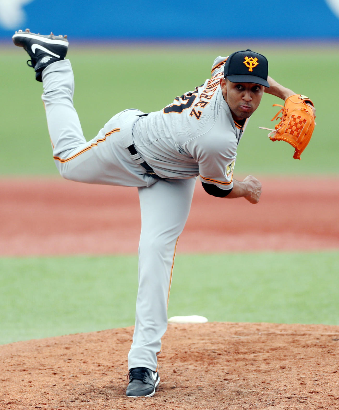 ヤクルト対巨人　巨人先発のサンチェス（撮影・狩俣裕三）