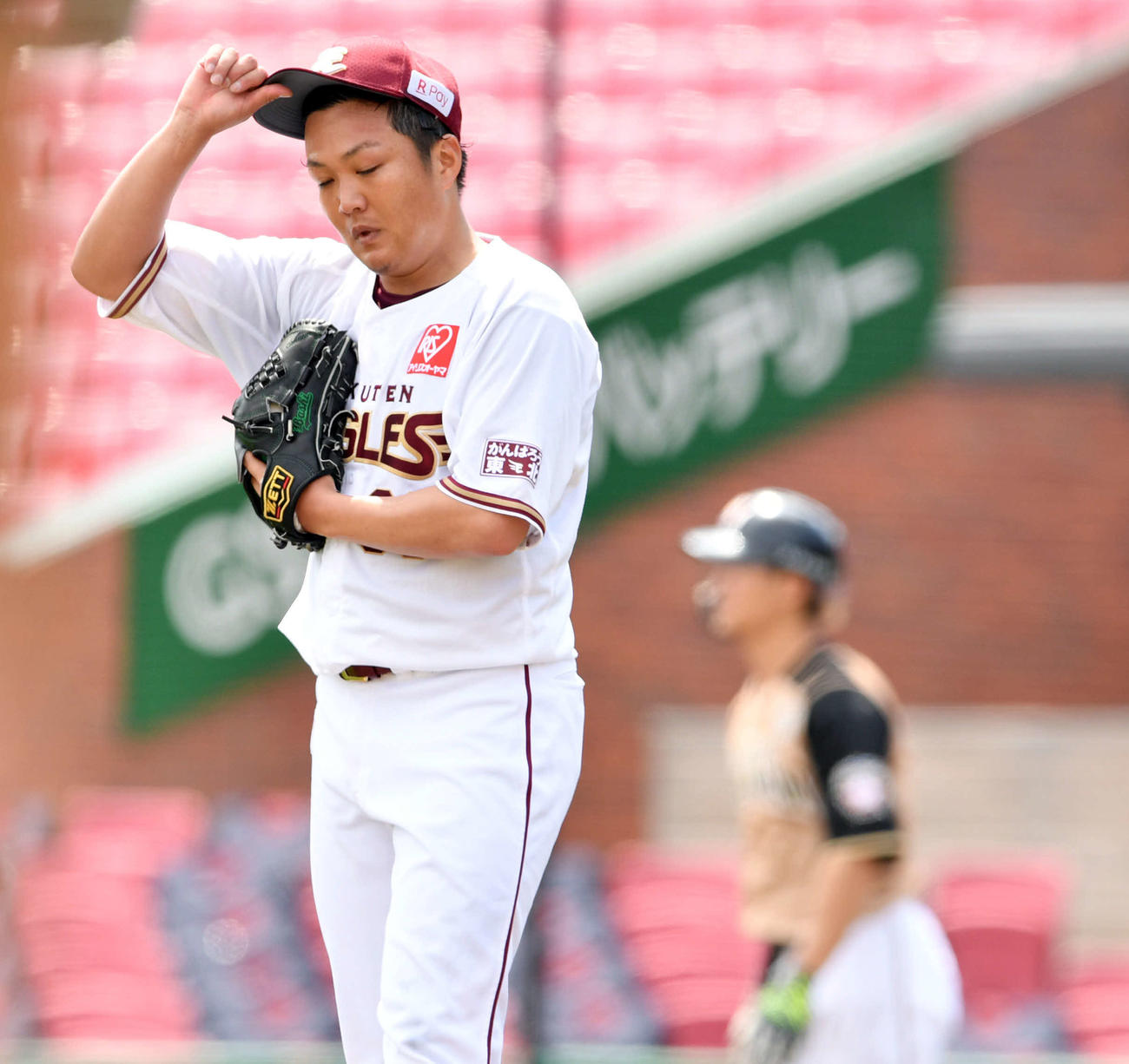 楽天対日本ハム　3回表日本ハム無死一塁、ボークを取られる石橋（撮影・滝沢徹郎）