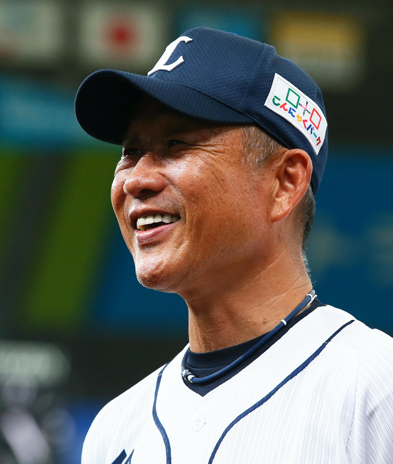 西武対ソフトバンク　サヨナラ勝ちを飾り笑顔でインタビューを受ける西武辻監督（撮影・足立雅史）