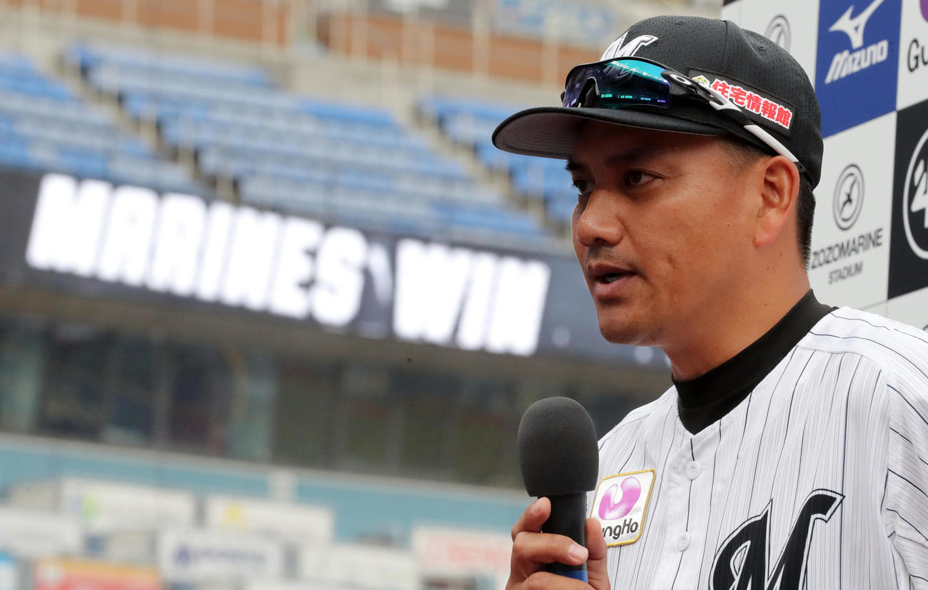 ロッテ対オリックス　オリックスに勝利しインタビューに答えるロッテ井口監督（撮影・垰建太）