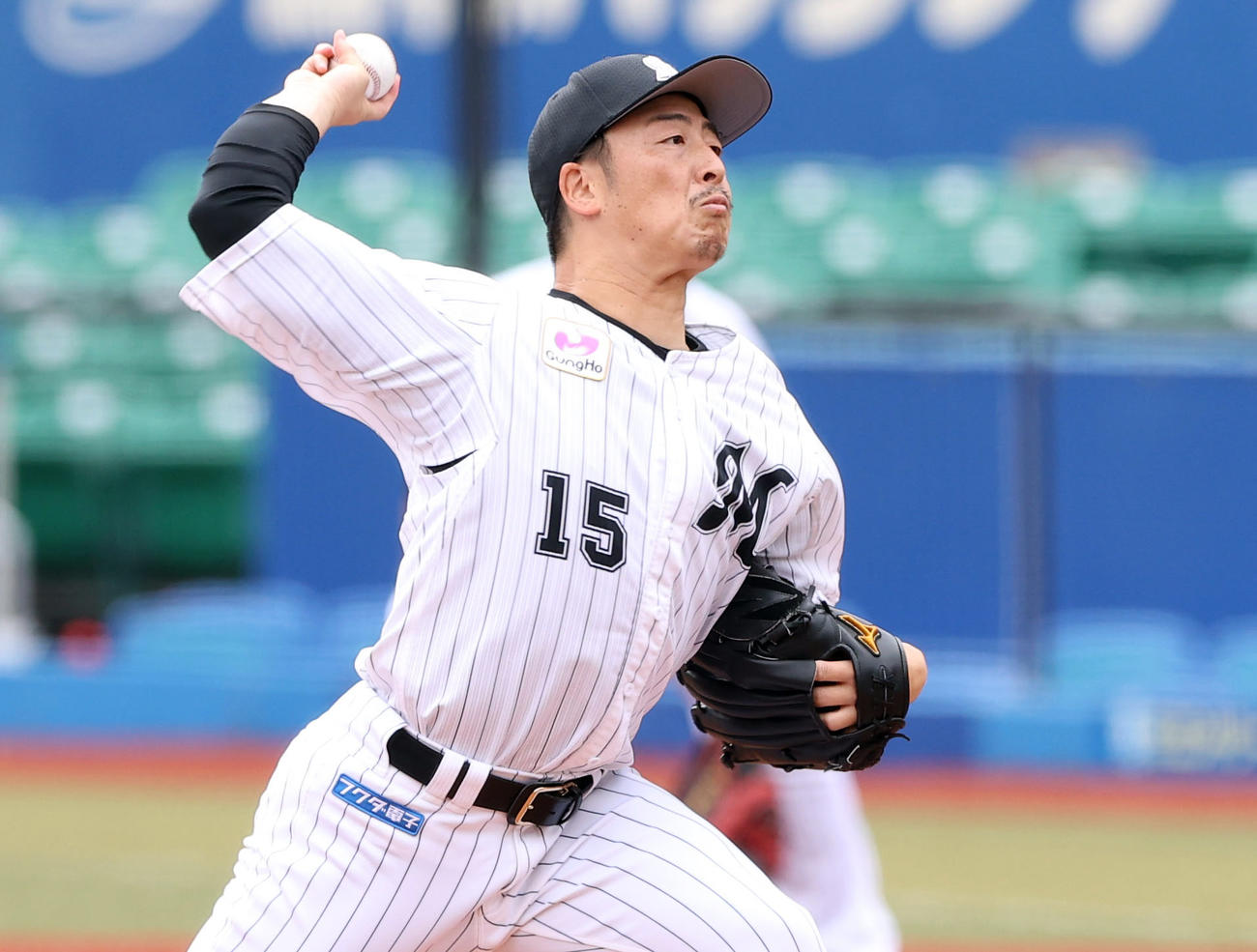 ロッテ対オリックス　力投するロッテ先発の美馬（撮影・垰建太）