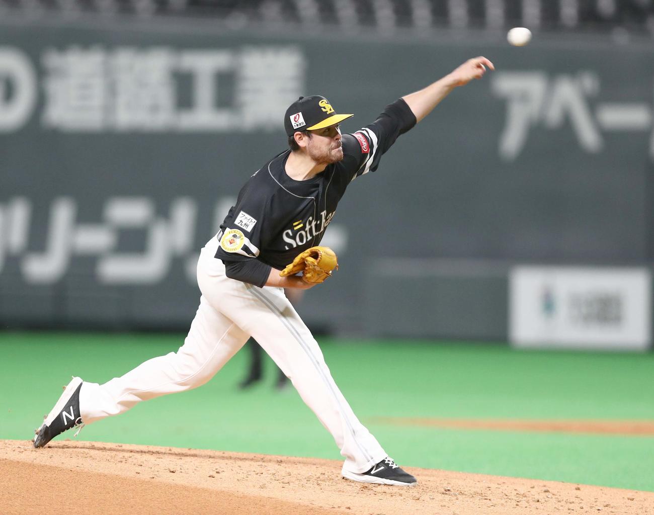 日本ハム対ソフトバンク　ソフトバンク先発のムーア（撮影・黒川智章）