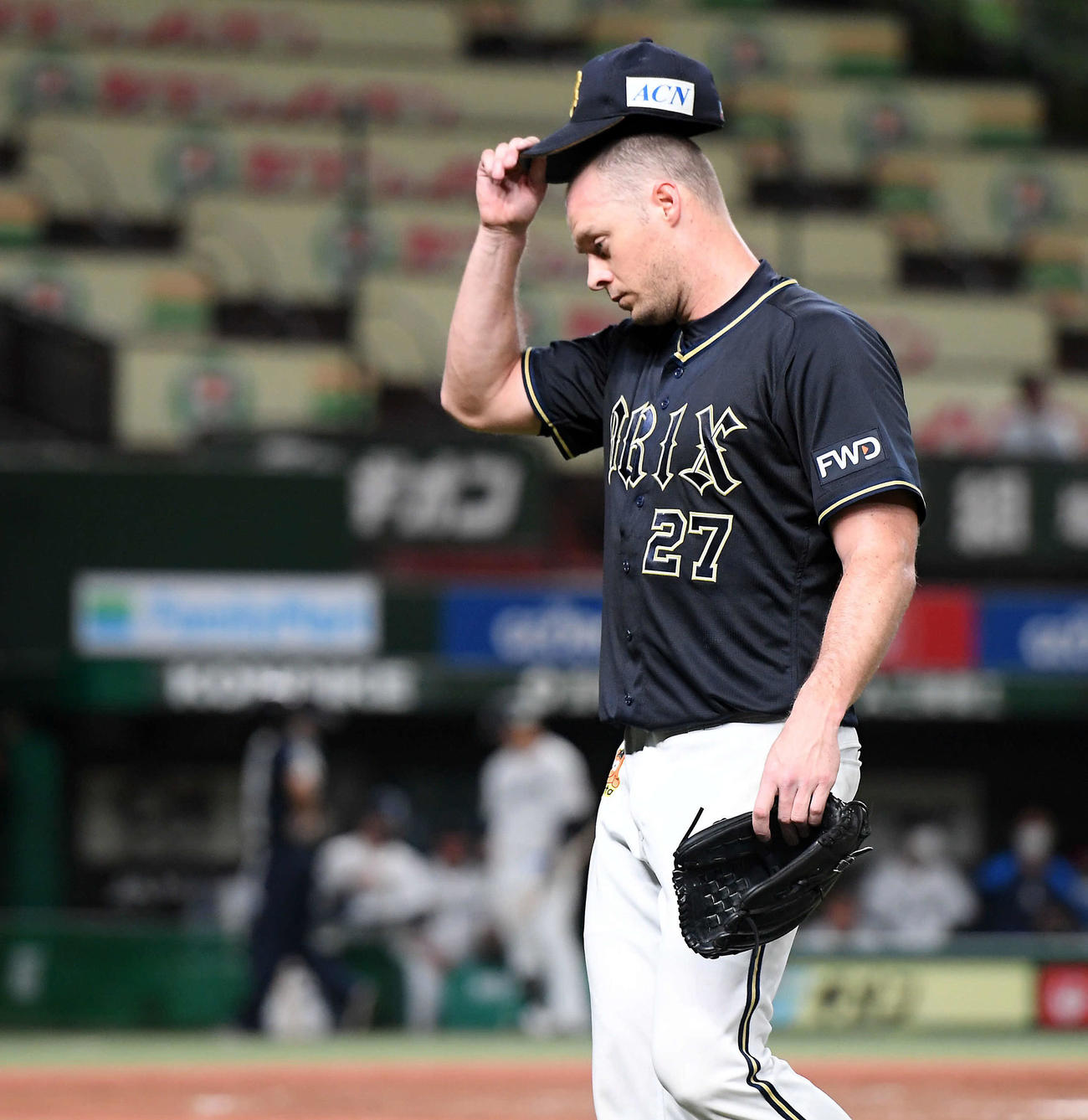 西武対オリックス　5回途中でマウンドを降りるオリックスの先発アルバース（撮影・たえ見朱実）