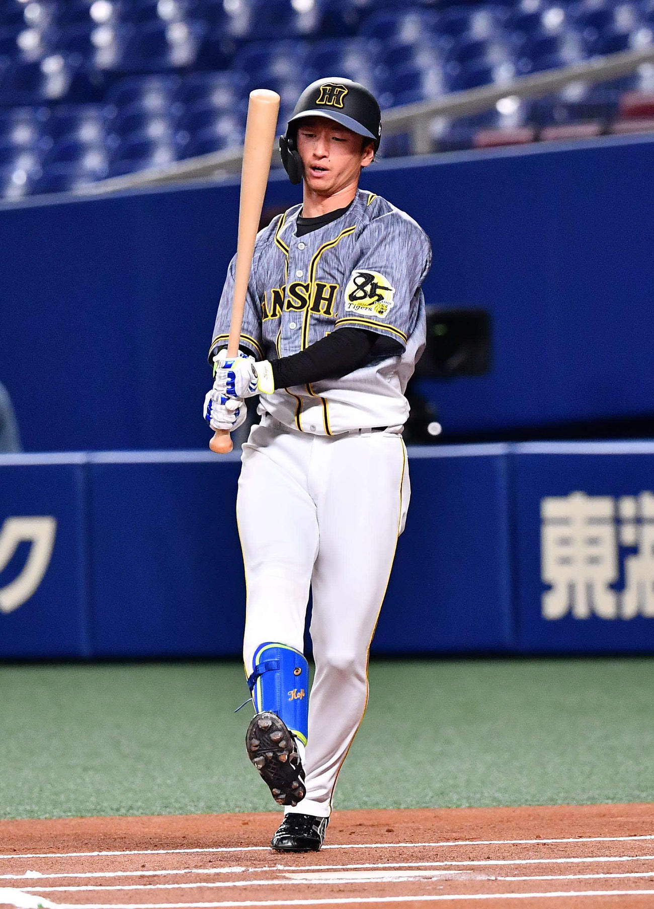 中日対阪神　1回表阪神無死、空振り三振に倒れる近本（撮影・上田博志）
