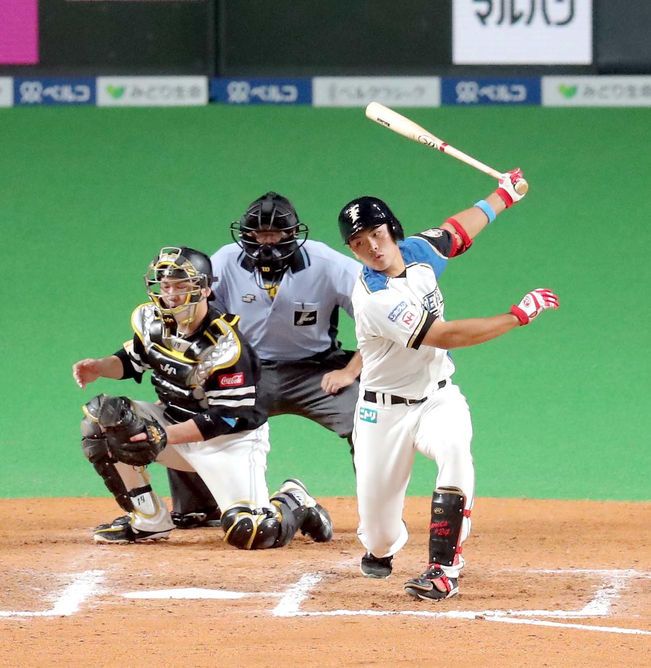 日本ハム対ソフトバンク　10回裏日本ハム1死、野村は三振に終わる（撮影・佐藤翔太）