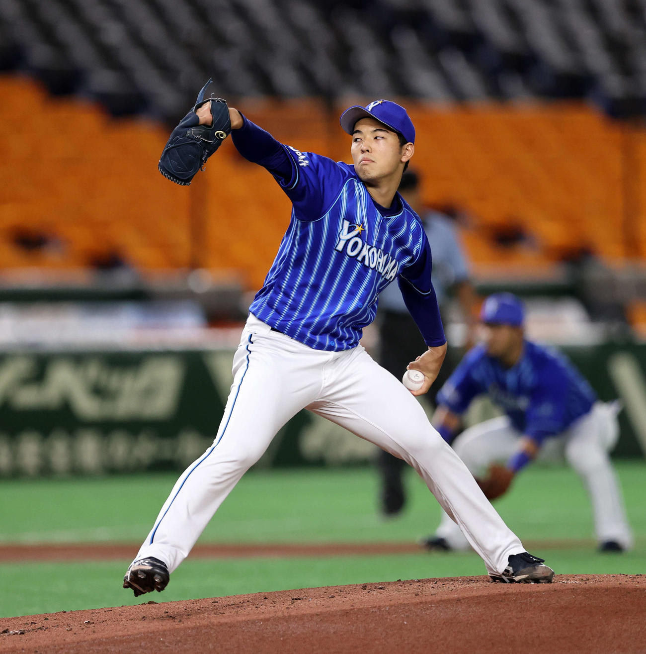 巨人対DeNA　先発し力投するDeNA桜井（撮影・鈴木正人）