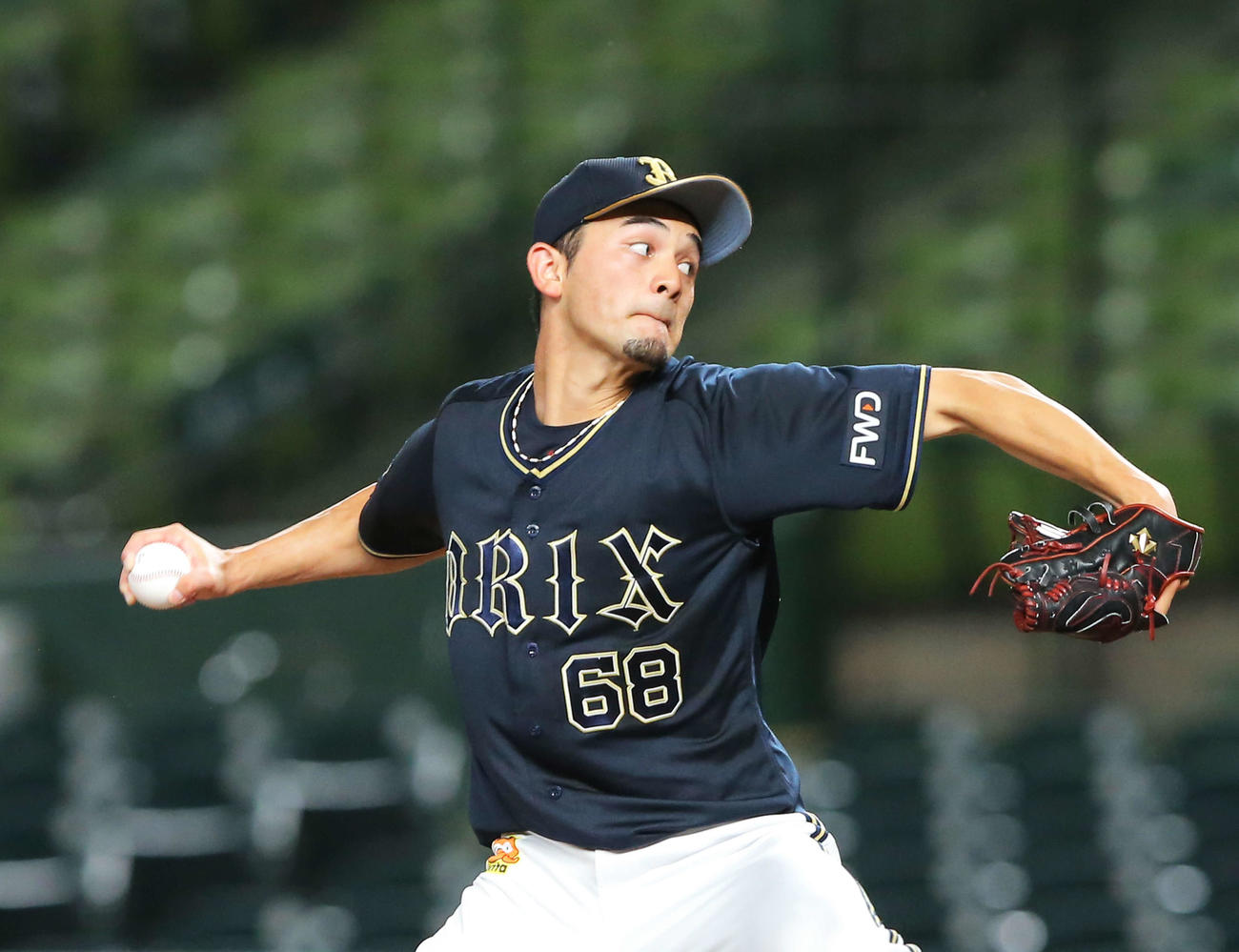西武対オリックス　4回裏西武2死、力投する鈴木（撮影・河田真司）