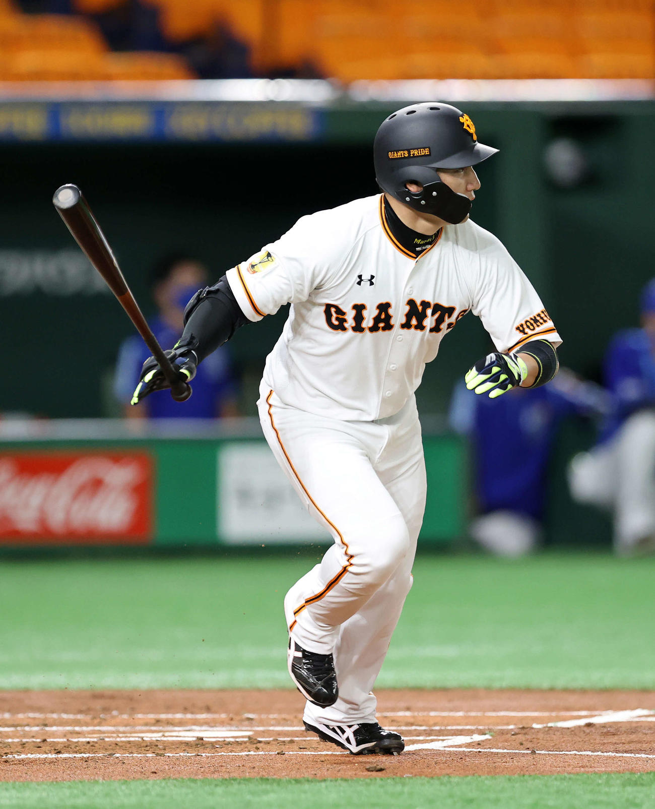 巨人対DeNA　1回裏巨人無死三塁、丸は中前適時打を放つ（撮影・鈴木正人）