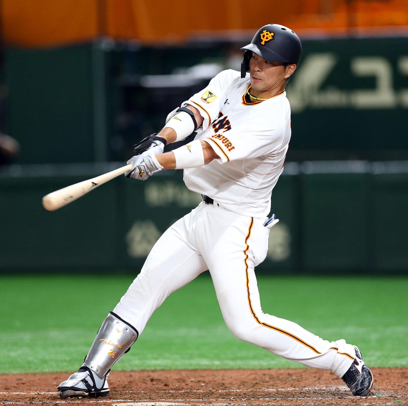 巨人対DeNA　4回裏巨人1死満塁、左前2点適時打を放つ大城（撮影・大野祥一）