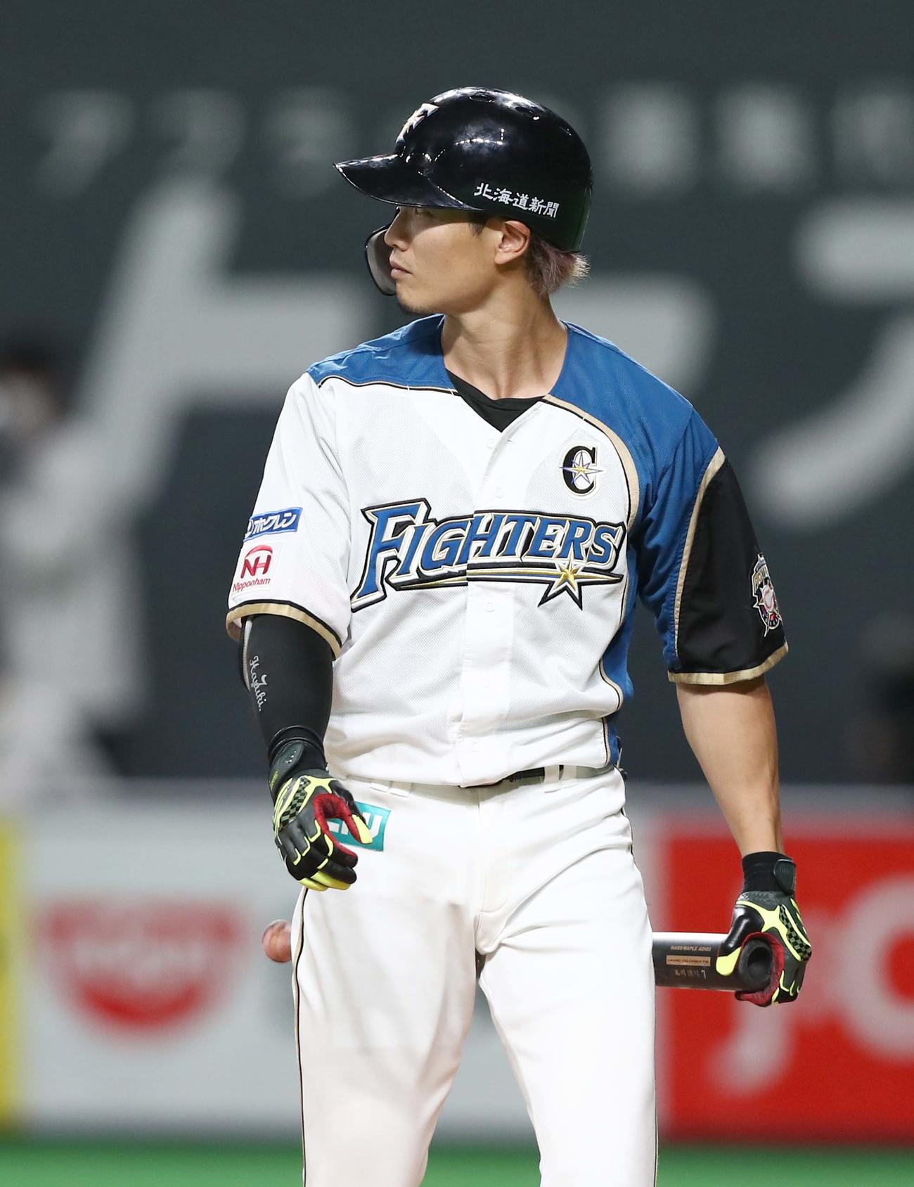 日本ハム対ソフトバンク　1回裏日本ハム無死、三振に終わる西川（撮影・黒川智章）