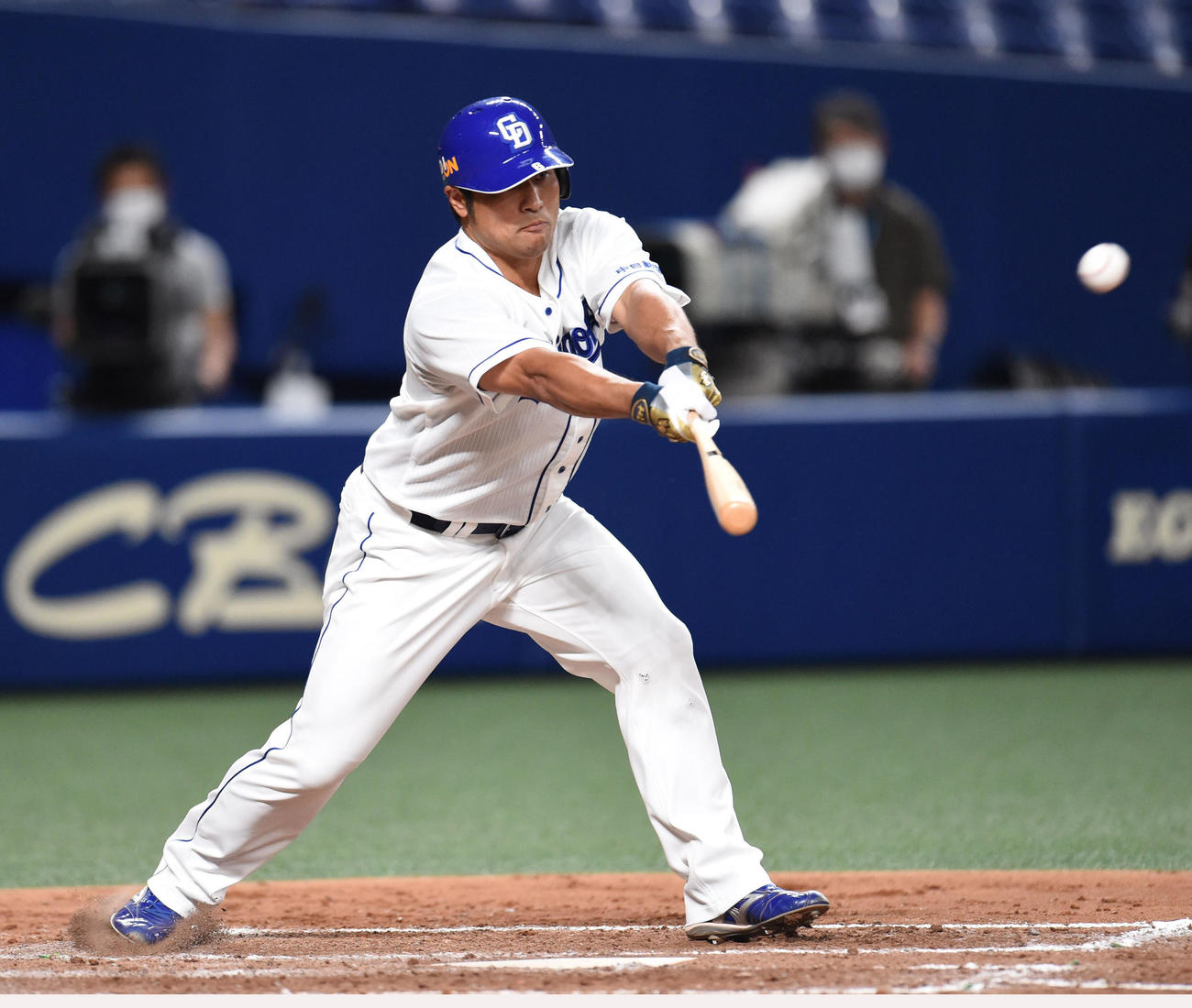 中前適時打を放った平田良介（撮影・森本幸一）