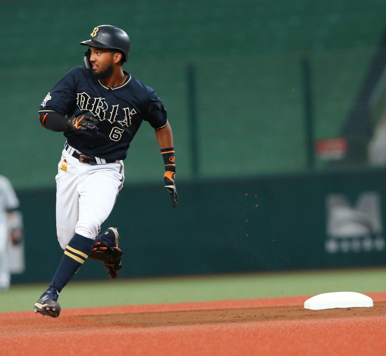 西武対オリックス　1回表オリックス無死、スパンジェンバーグがファンブルし三塁へ走る宗（撮影・河田真司）
