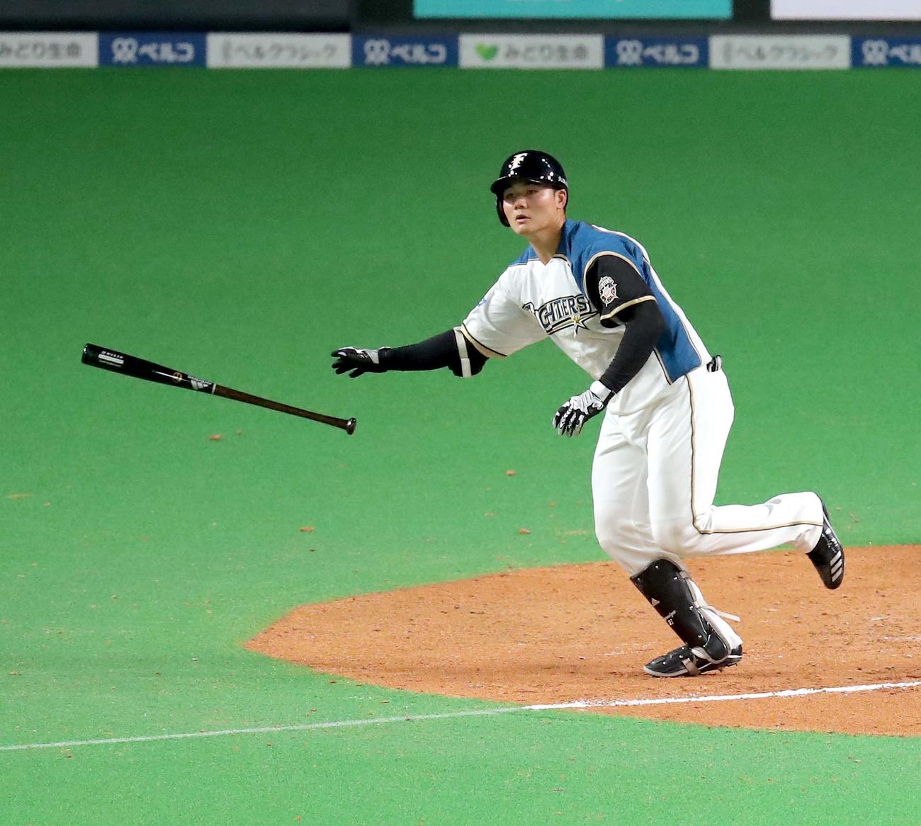 日本ハム対ソフトバンク　7回裏日本ハム1死一塁、清宮は右越え2点本塁打を放つ（撮影・佐藤翔太）