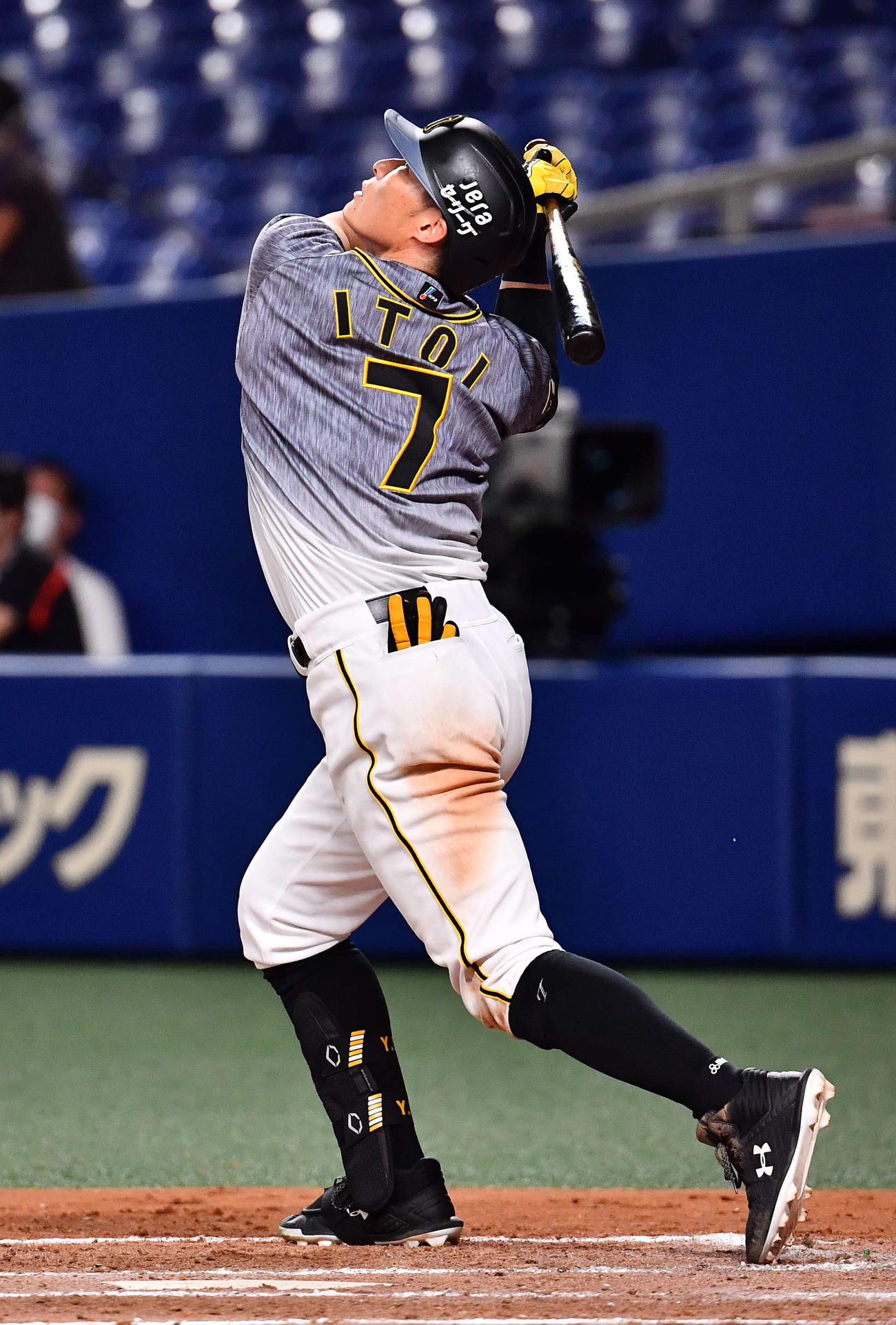 中日対阪神　7回表阪神2死一塁、二塁飛に倒れる糸井嘉男（撮影・上田博志）