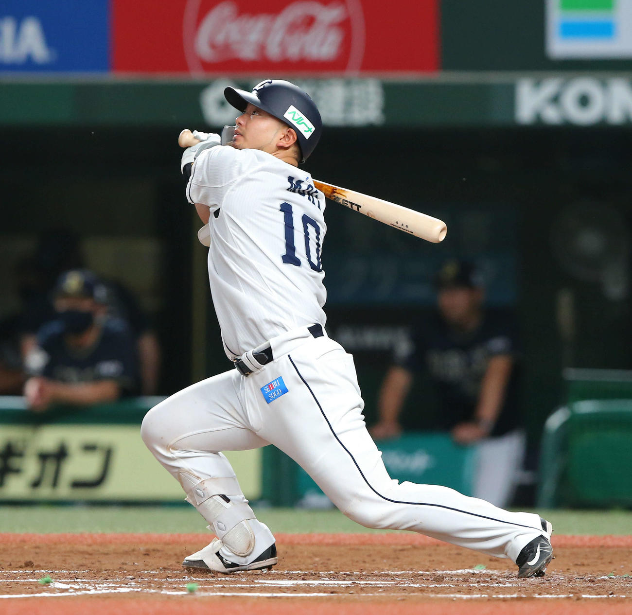 西武対オリックス　3回裏西武無死、右中間へ今季1号の同点本塁打を放つ森（撮影・河田真司）