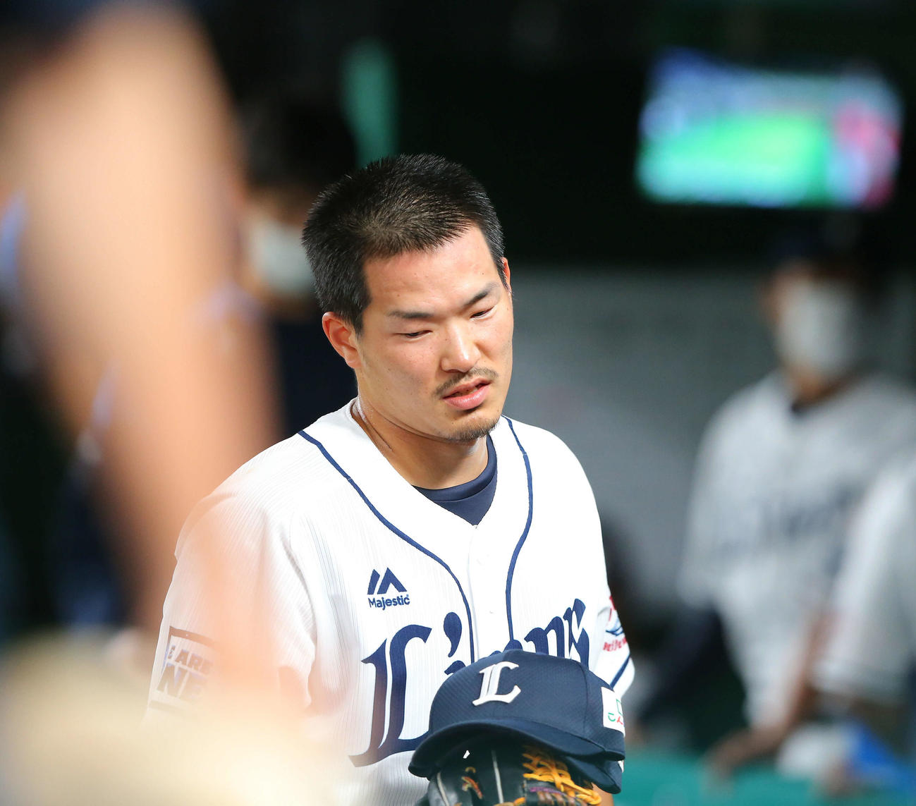 西武対オリックス　オリックスと延長10回引き分けで終え、険しい表情で引き揚げる西武川越（撮影・河田真司）