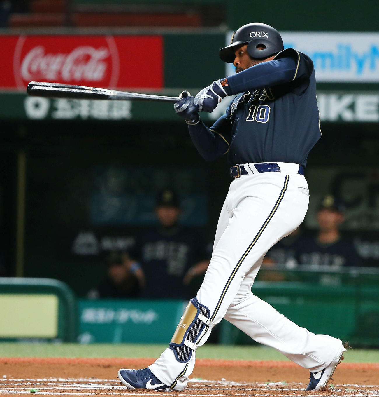 西武対オリックス　6回表オリックス2死一、二塁、左前同点適時打を放つジョーンズ（撮影・河田真司）