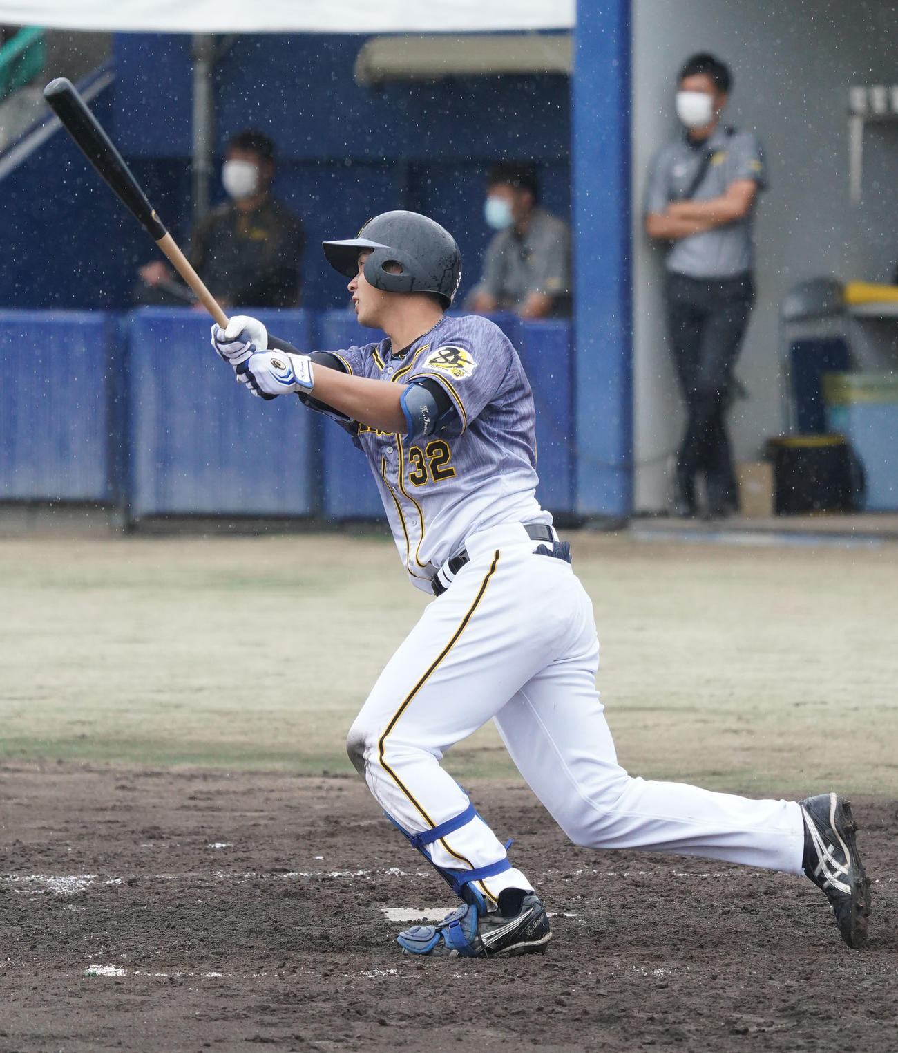 プロ野球ウエスタンリーグ　中日対阪神　5回表阪神2死二、三塁、中越え2点適時二塁打を放った井上広大（撮影・森本幸一）