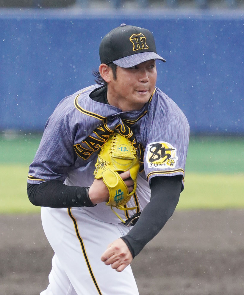 ウエスタンリーグ　中日対阪神　5回裏、力投する阪神先発の岩田稔（撮影・森本幸一）