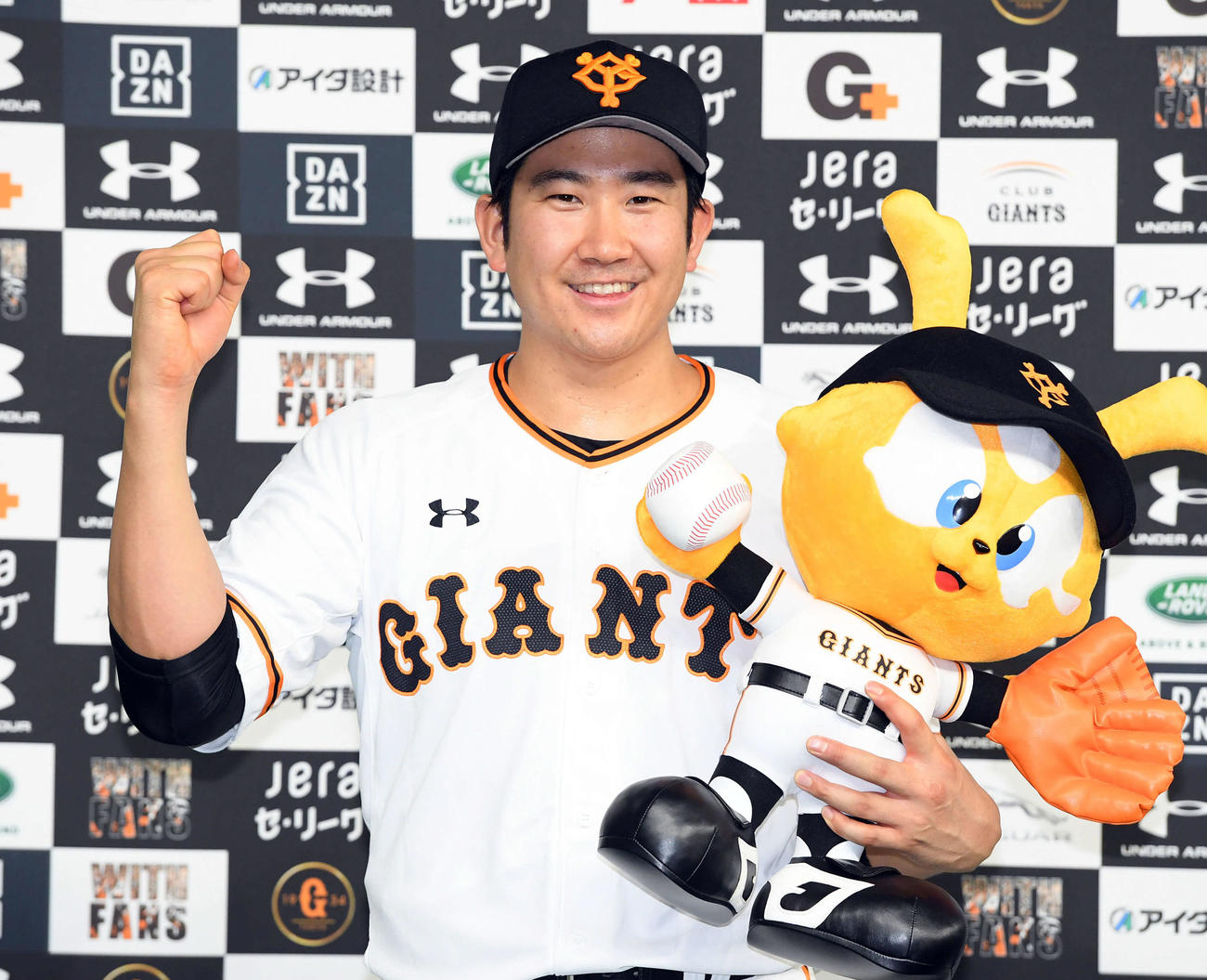 巨人対中日　今季初完封勝利を飾った巨人菅野（撮影・たえ見朱実）