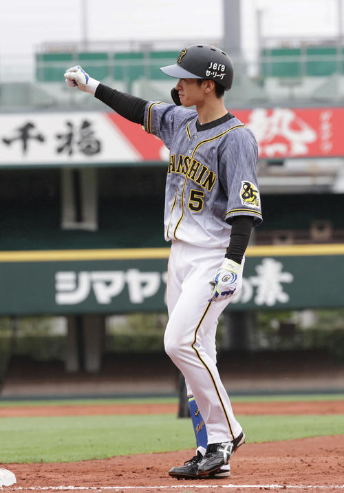 広島対阪神1回戦　4回表阪神2死二、三塁、、近本は右2点適時打を放つ（撮影・加藤孝規）