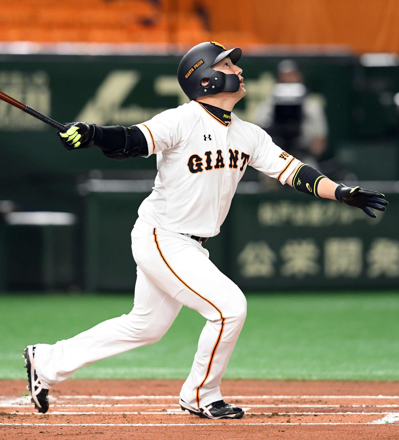 巨人対中日　1回裏巨人無死一、二塁、右越えに先制の3点本塁打を放つ丸（撮影・たえ見朱実）