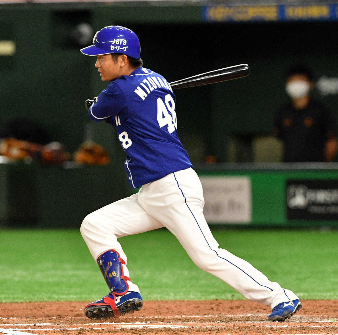 巨人対中日　6回表中日無死一塁、代打溝脇は右前二塁打を放つ（撮影・滝沢徹郎）