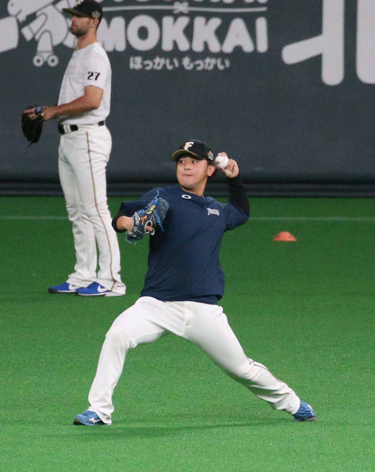 日本ハム対ソフトバンク　キャッチボールする河野（撮影・黒川智章）