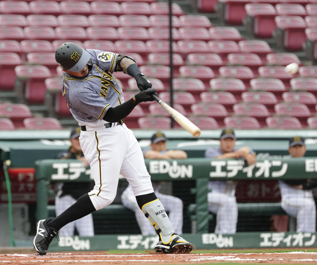 広島対阪神1回戦　1回表阪神2死二塁、マルテは左中間に先制2点本塁打を放つ（撮影・加藤孝規）