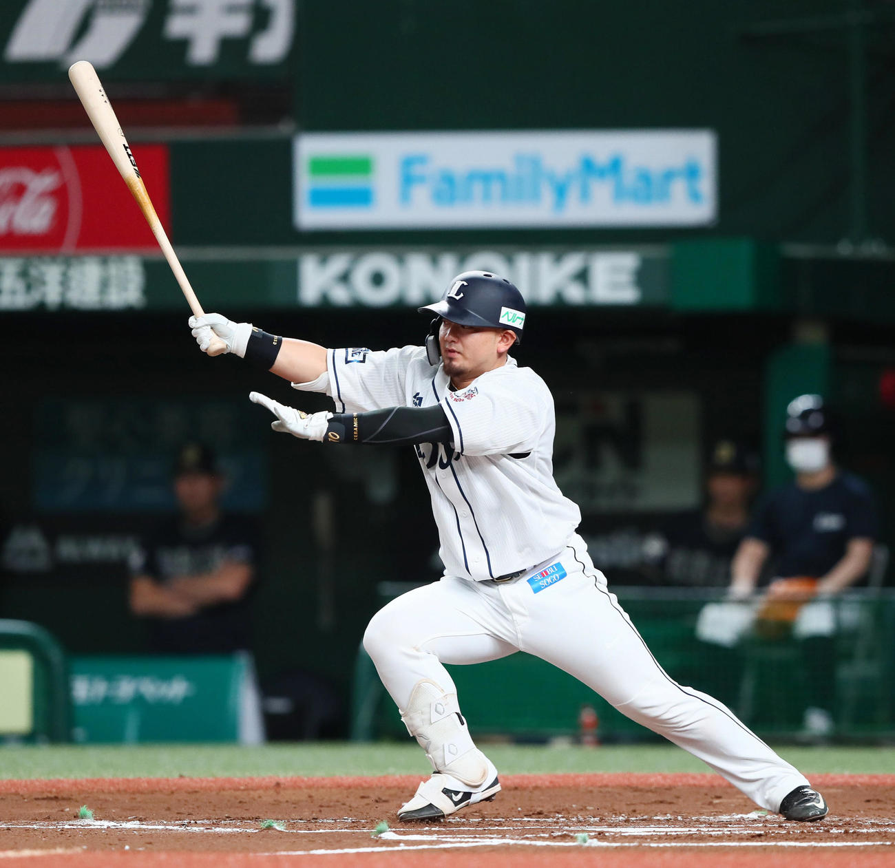 西武対オリックス　2回裏西武1死、二塁内野安打を放つ森（撮影・足立雅史）
