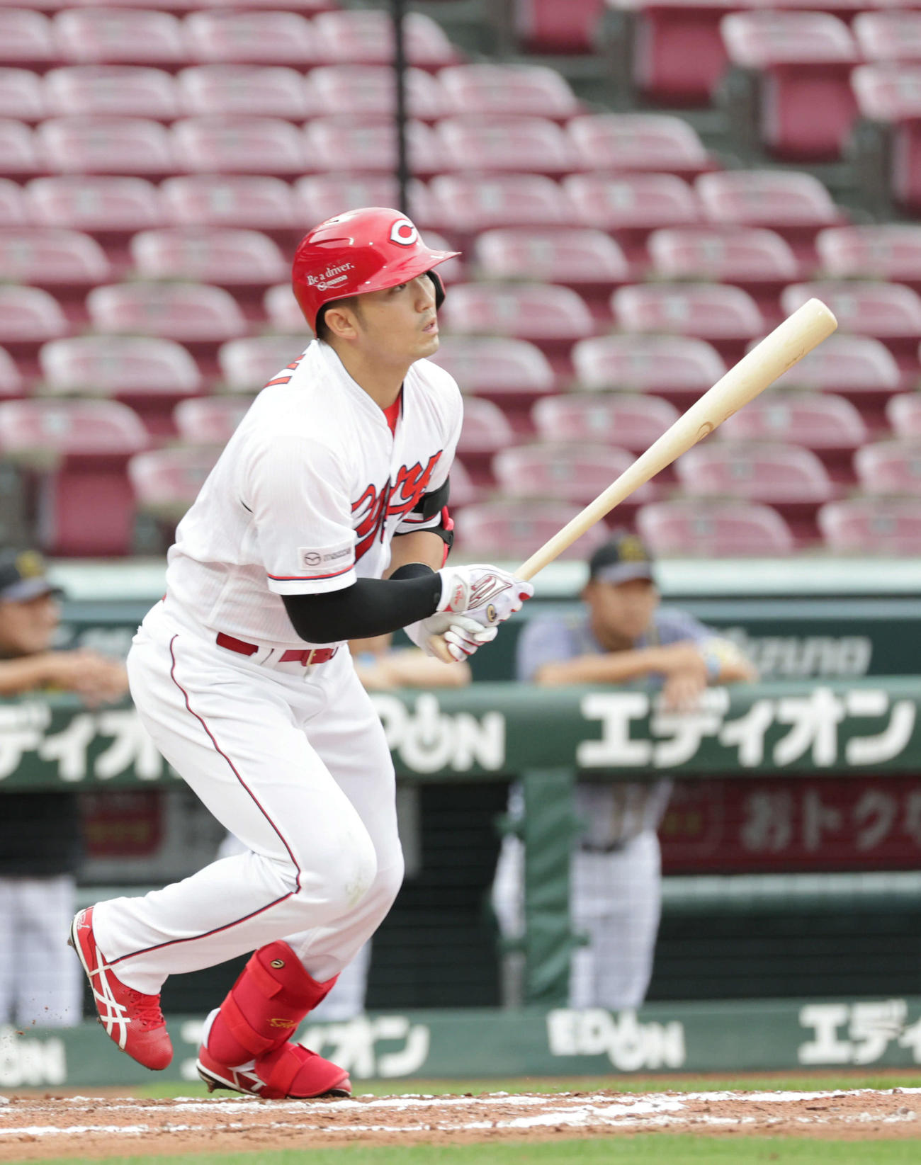 広島対阪神1回戦　6回裏広島無死二、三塁、鈴木誠は中越え2点適時二塁打を放つ（撮影・加藤孝規）