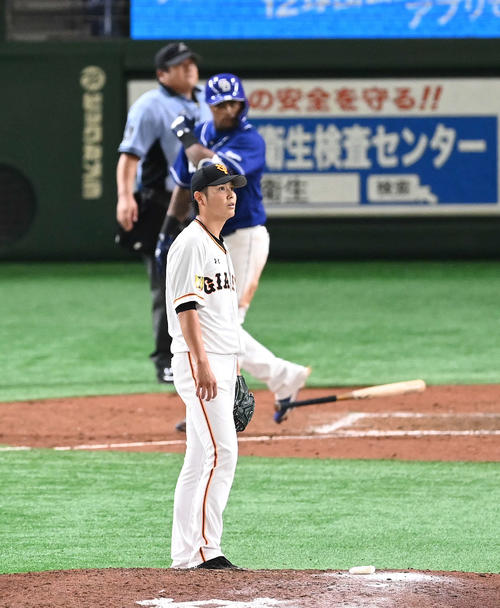 巨人対中日　5回表中日2死一塁、ビシエドに左越え2点本塁打を浴びる宮国（撮影・鈴木みどり）