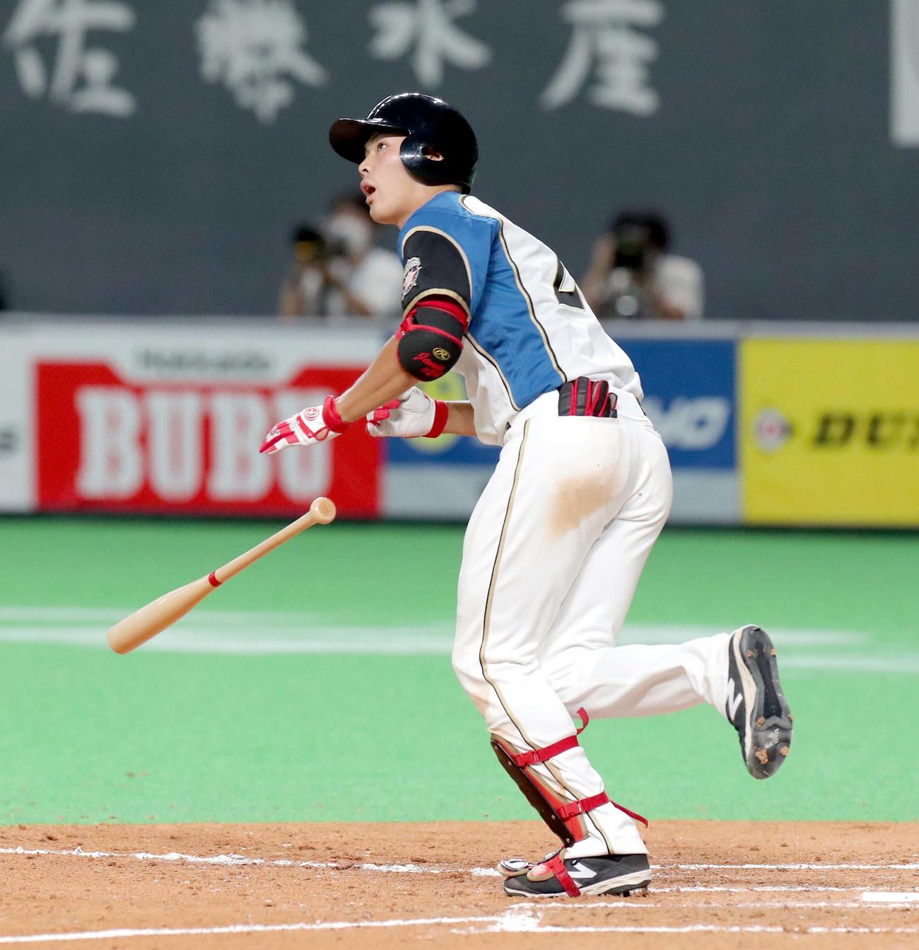 日本ハム対ソフトバンク　4回裏日本ハム無死、野村は勝ち越しとなる左越え本塁打を放つ（撮影・佐藤翔太）