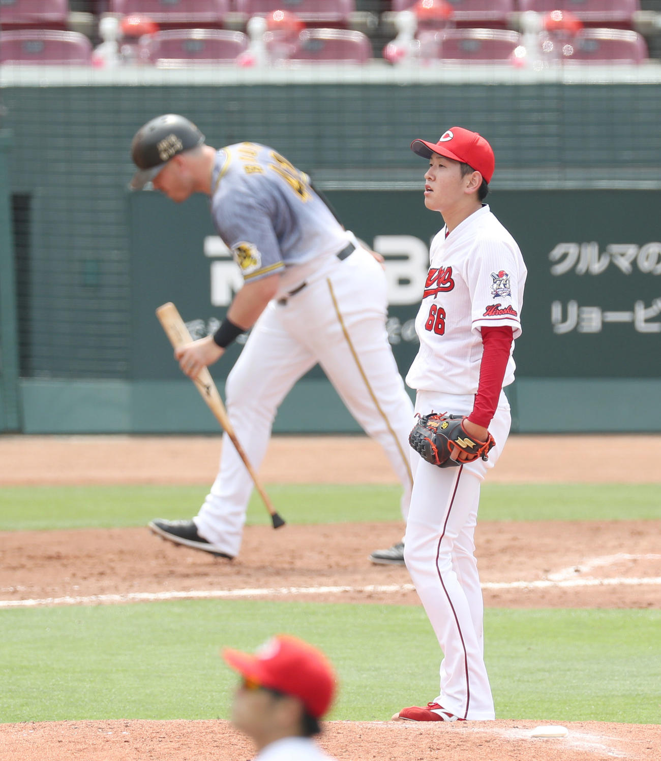 ボーアに満塁本塁打を浴びる遠藤（撮影・前田充）