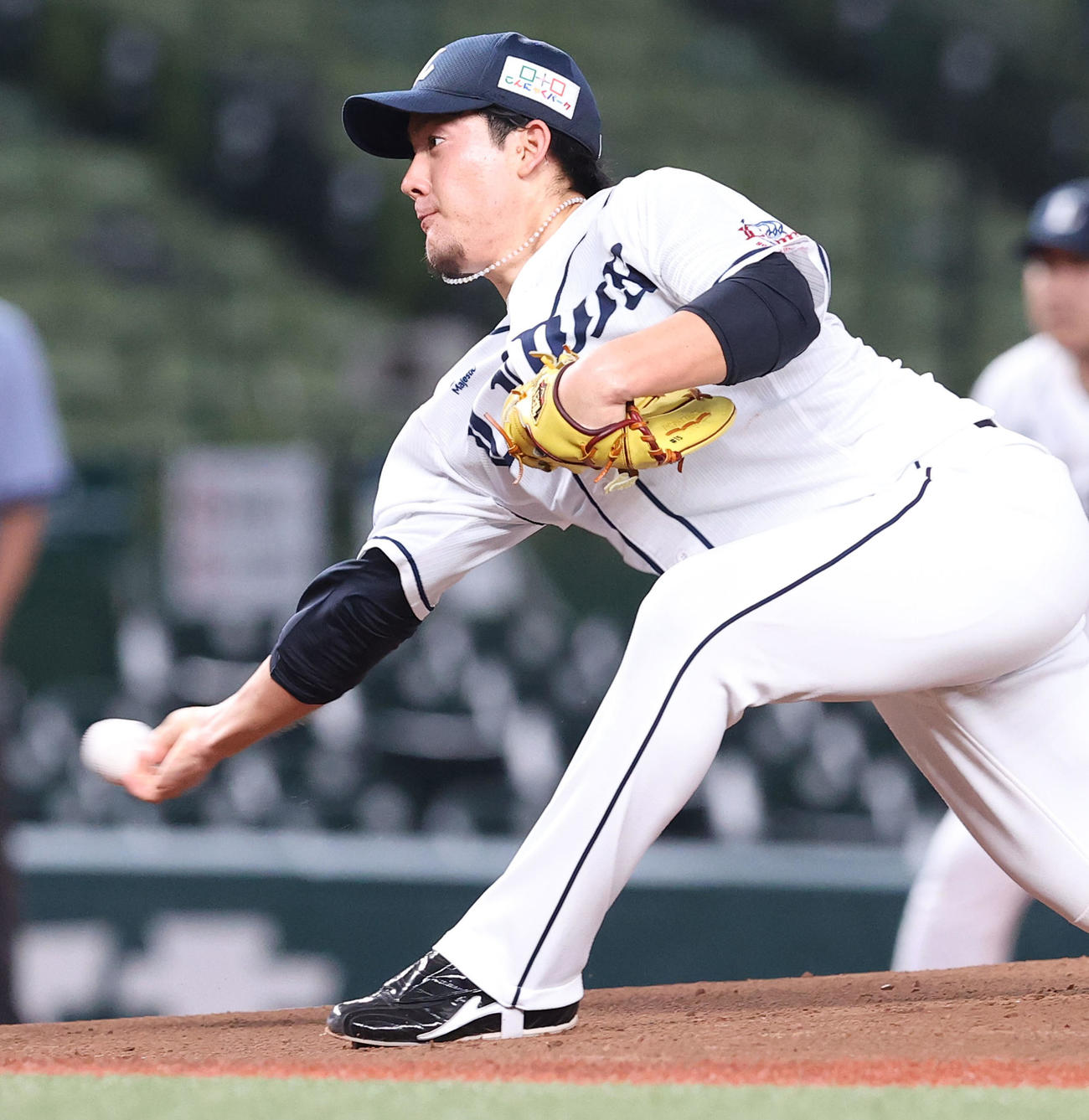 西武対オリックス　力投する西武先発の与座（撮影・垰建太）